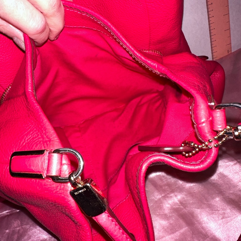 Fabulous Hot Pink Coach bag - Picture 5 of 12